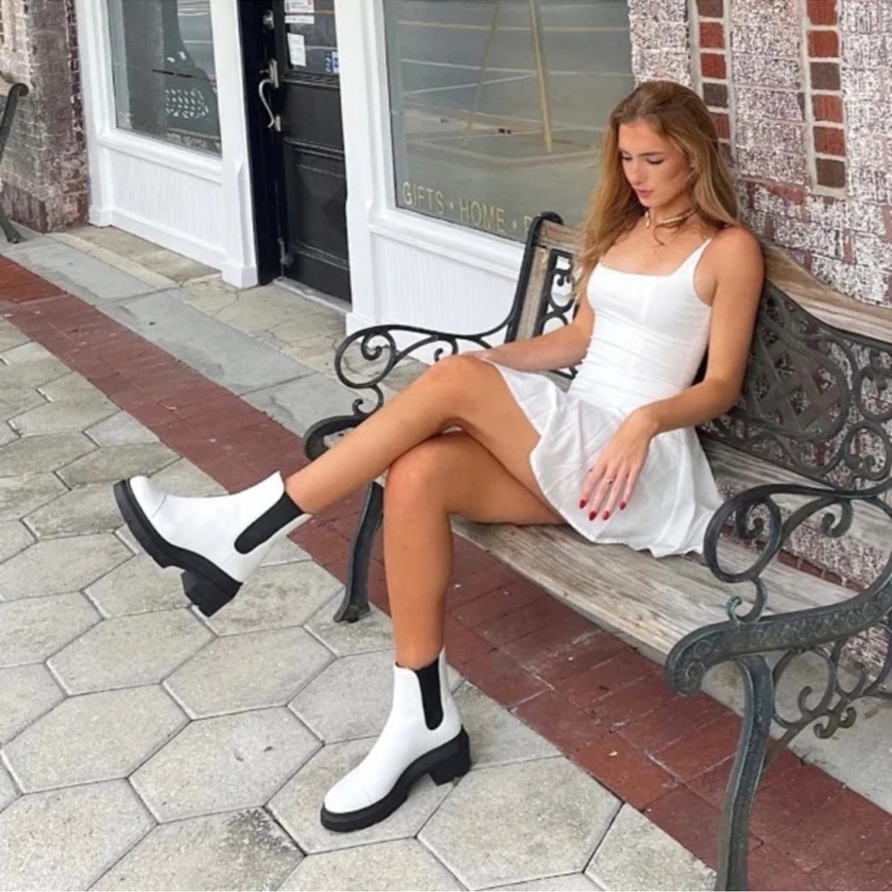 Stuart Weitzman Norah White Leather Lug Sole Chelsea Boots